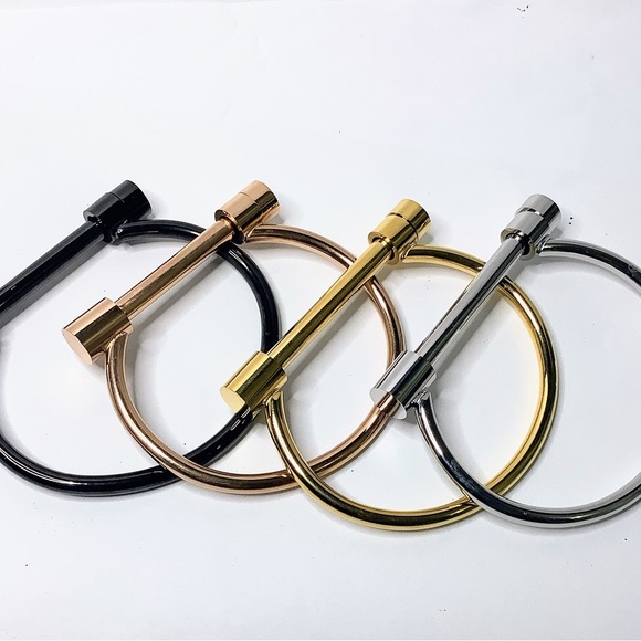 D shape 18k gold plated bracelet, Screw bracelet, unisex bracelet - Picture 3 of 4